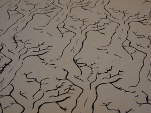 Venlan kankaassa kasvaa suuria puita. Oksisto muodostaa toistuvaa pintaa.