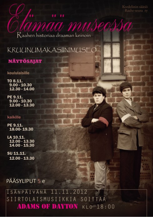 KU13-kurssilaiset taittoivat esityksen julisteen. Myös puvustus, valaisu, äänisuunnittelu ja  tapahtuman dokumentointi tulivat tutuksi kurssilaisille.